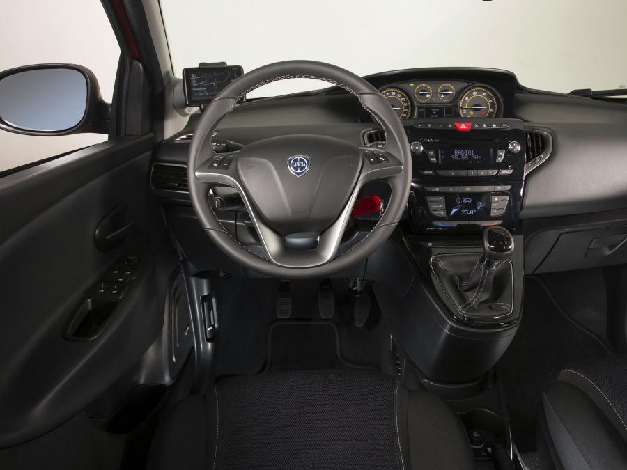  Lancia Ypsilon S by MomoDesign 2013 года  (фото 27 из 37)